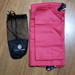 NWT* Scorched Earth Microfiber Towel Set